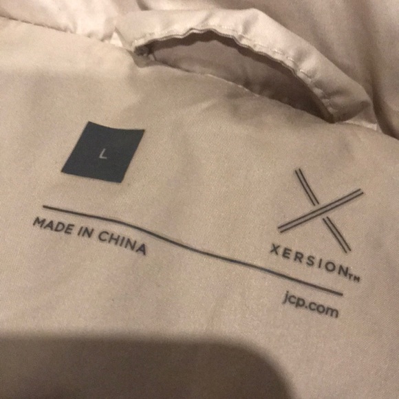 Women’s Puffer Vest with Belt - like new! - Picture 2 of 2